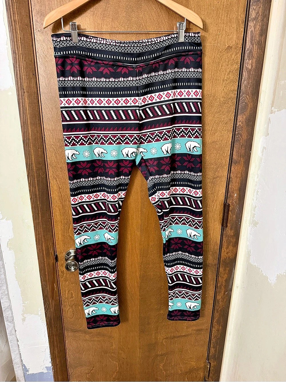 Serra Geometric Women’s Large Fleece Leggings Black & Red Winter Theme